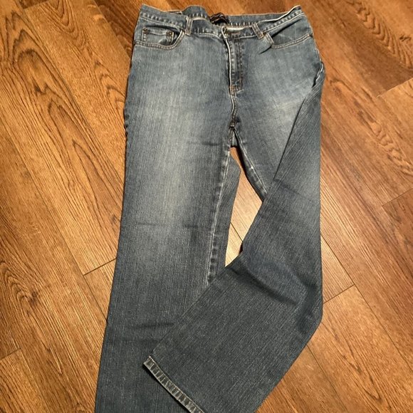 NEW YORK & COMPANY BOOT CUT JEANS 12 PETITE-NICE! - Picture 2 of 13